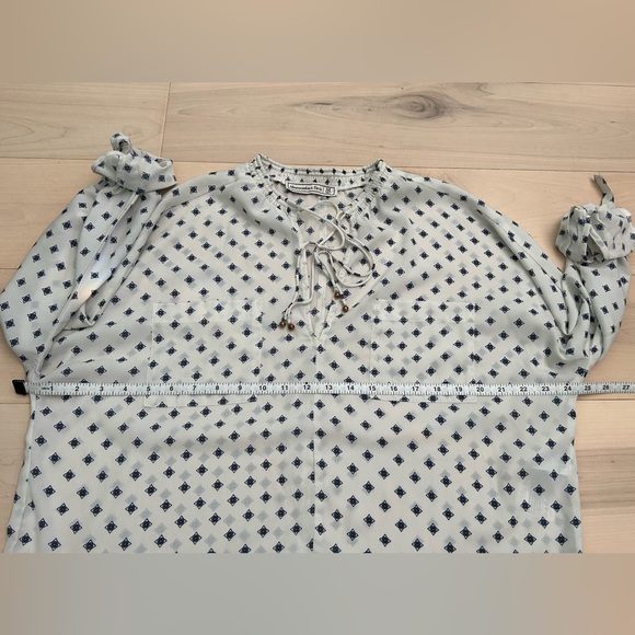 Abercrombie & Fitch Tie V Neck Blouse M - Picture 6 of 10